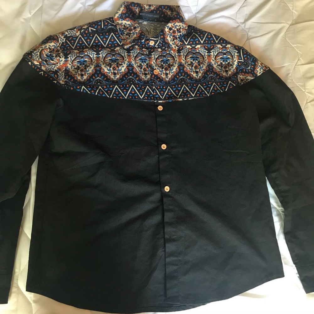 Casual shirt w/ design on top-half